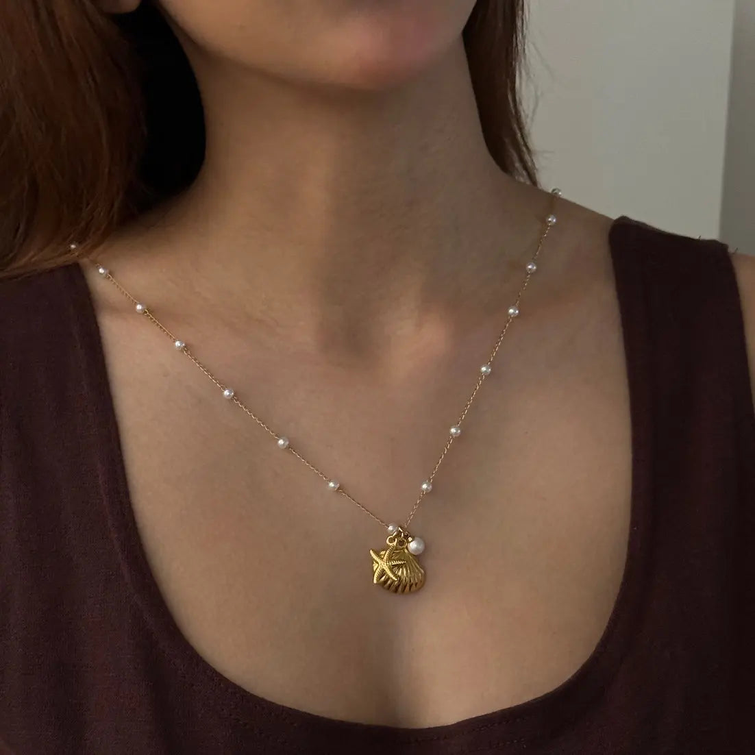 Collana Boho Dorata con Conchiglia & Perla – Charm Geometrico Donna Estate 2026