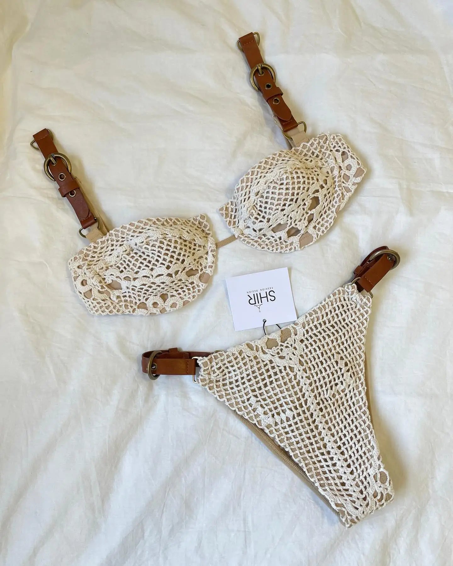 Bikini Donna 2026 in Crochet Crema con Cinturini in Pelle e Fibbie Metalliche - Lido nova 
