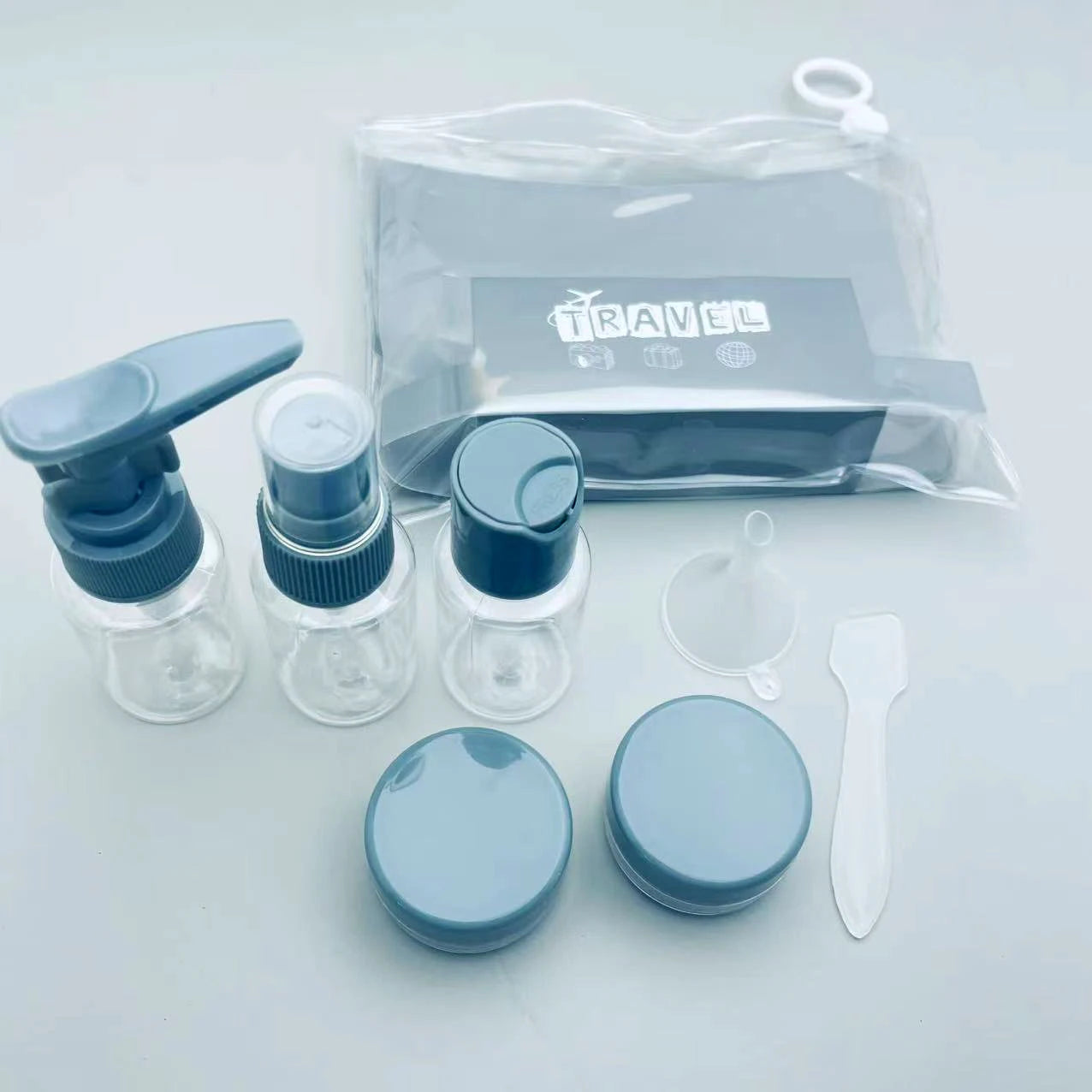 Travel Set 7 pz con Pochette – Flaconi + Spray (1 set)