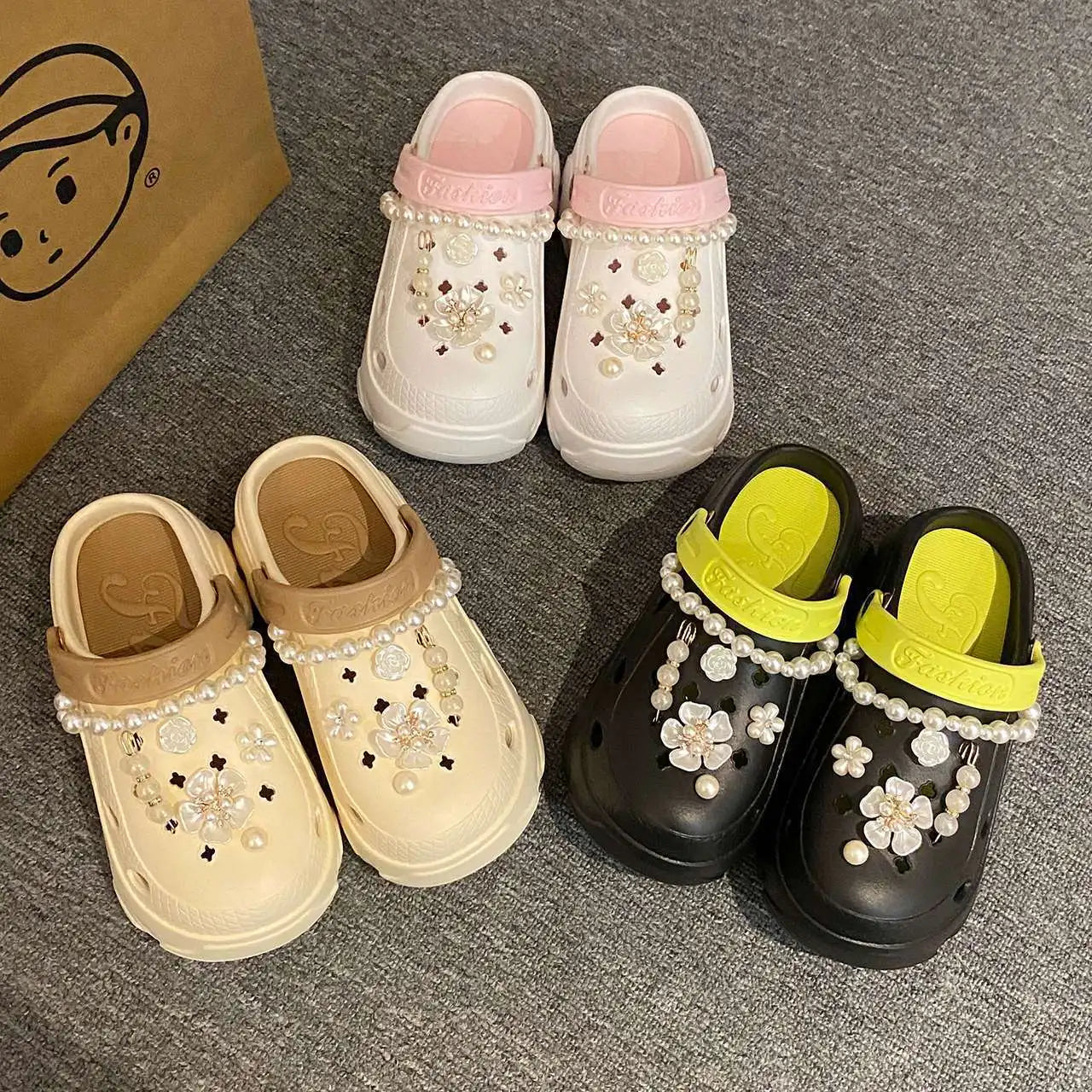 Sandali Chunky Platform con Catena di Perle & Fiori – Donna Estate 2026